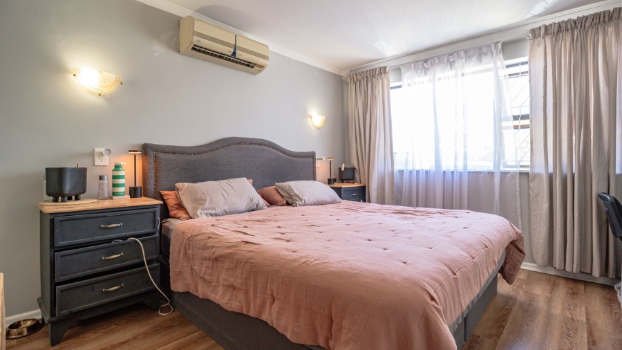 4 Bedroom Property for Sale in Gustrouw Western Cape